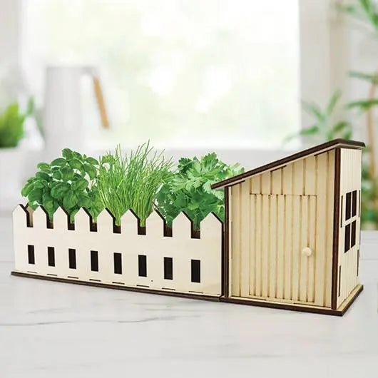 Mini Indoor Allotment Grow Kit mit bereits gewachsenen Kräutern im Zaun-Design auf einer Küchenarbeitsfläche