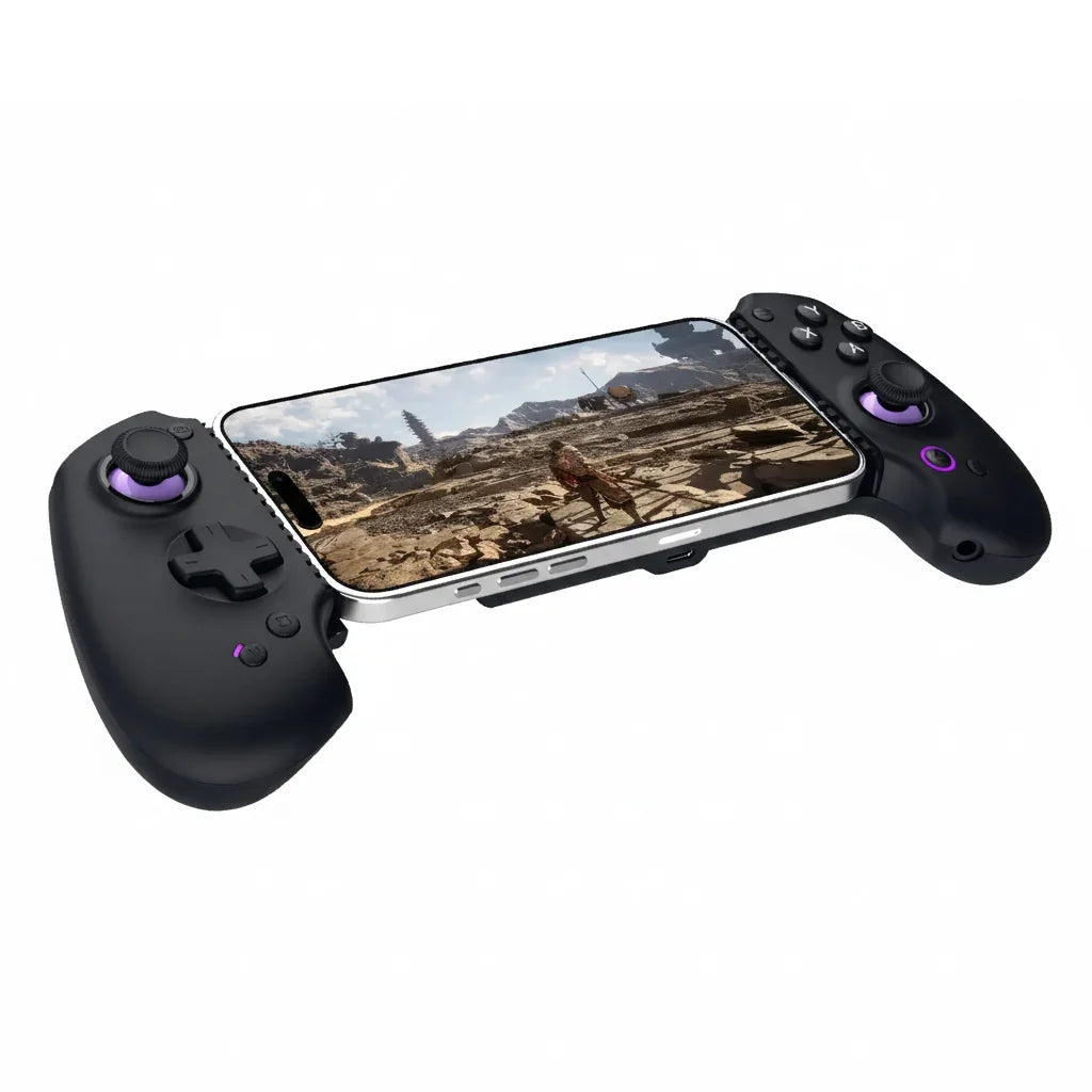 Schräge Draufsicht des abxylute S9 mobilen Controllers mit eingelegtem Smartphone, das ein Open-World-Spiel anzeigt, hebt die Griffform und die lila Joystick-Ringe hervor.