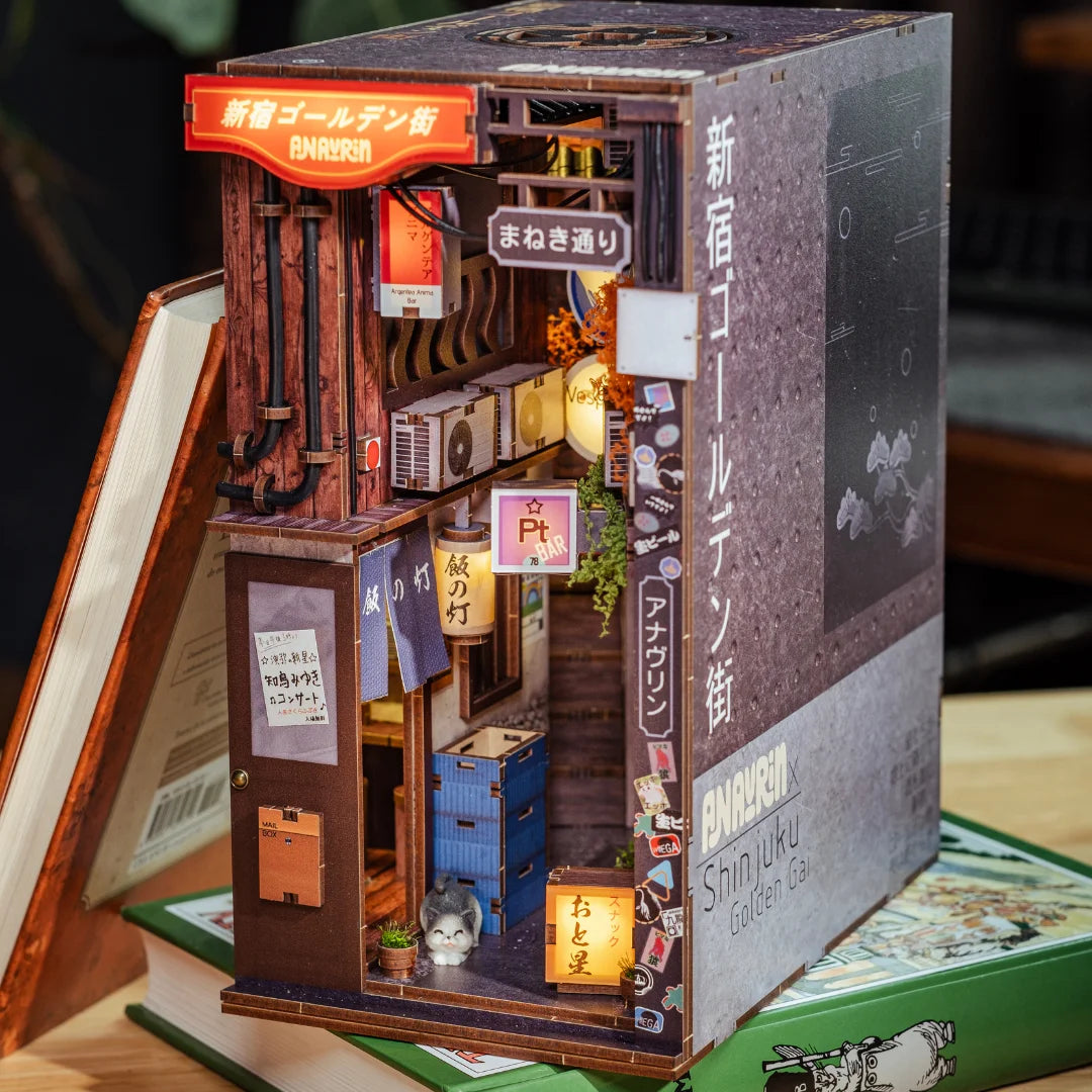 Golden Gai (Shinjuku, Tokyo) - Book Nook
