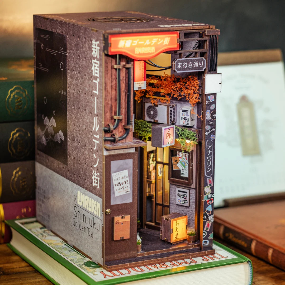Golden Gai (Shinjuku, Tokyo) - Book Nook