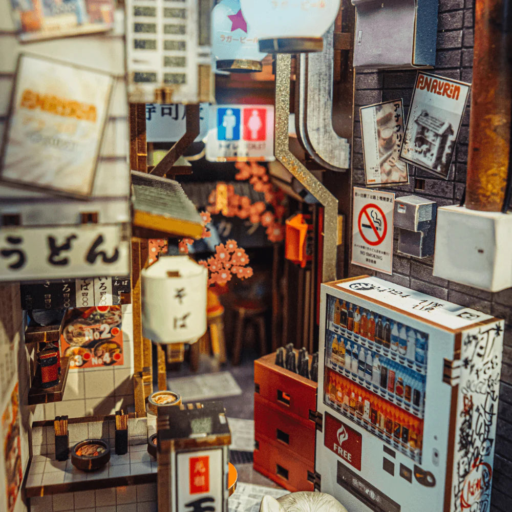 Omoide Yokocho - Book Nook