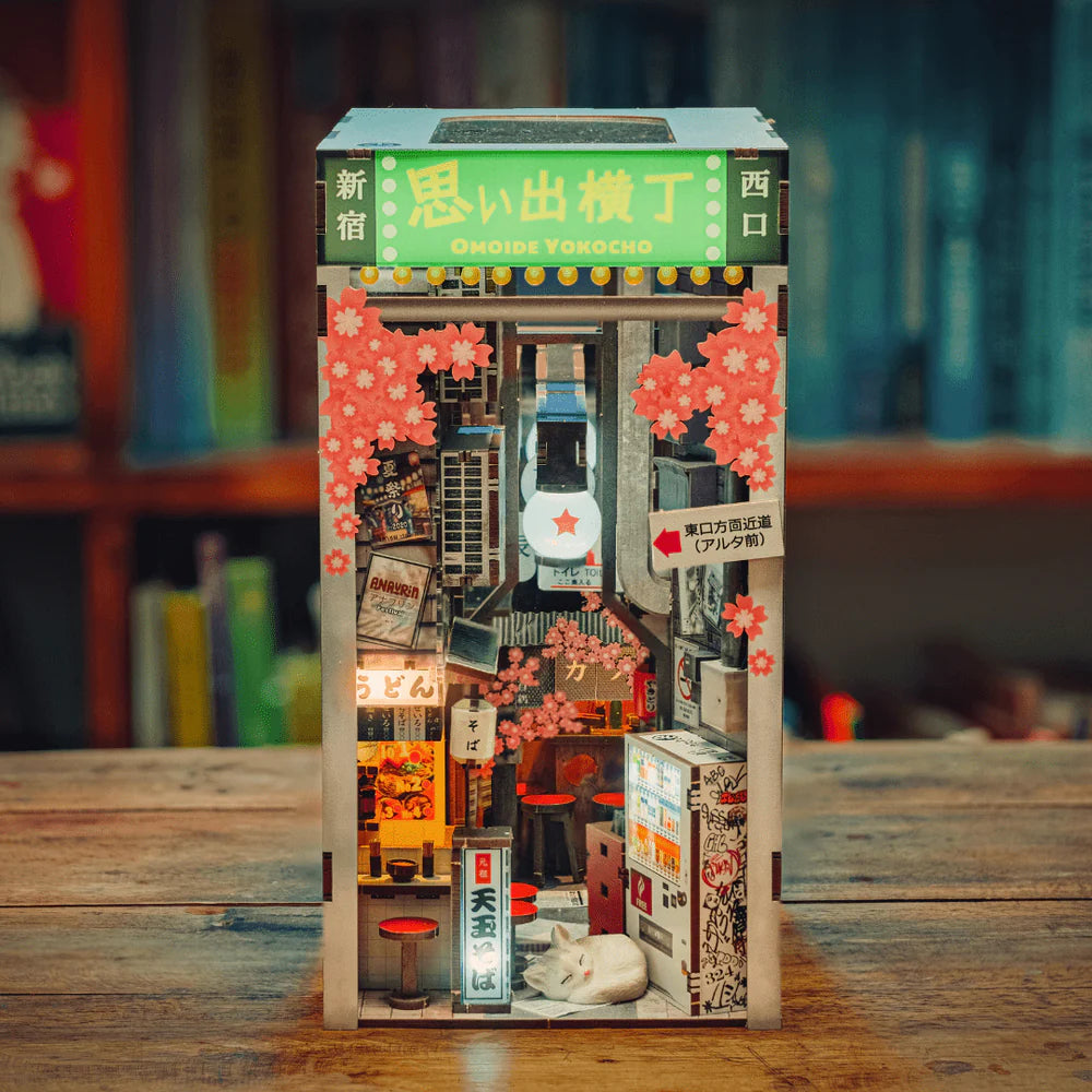 Omoide Yokocho - Book Nook