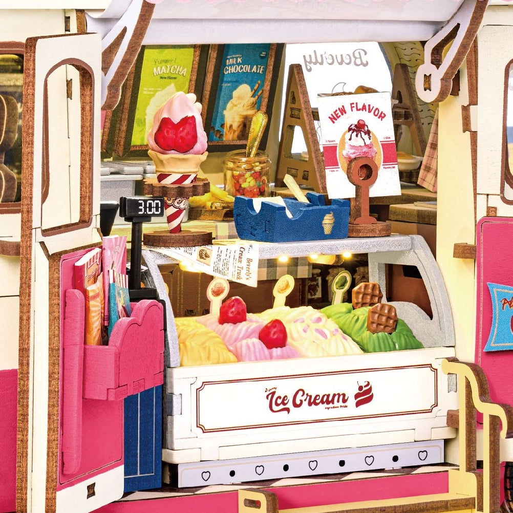 Beverly's Ice Cream Truck - Diorama