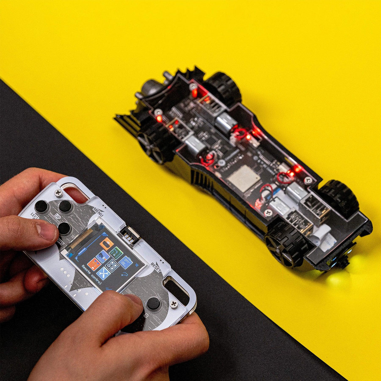 Batmobile™ - Autonomes Roboterauto - Elektronik Bausatz - derdealer.ch