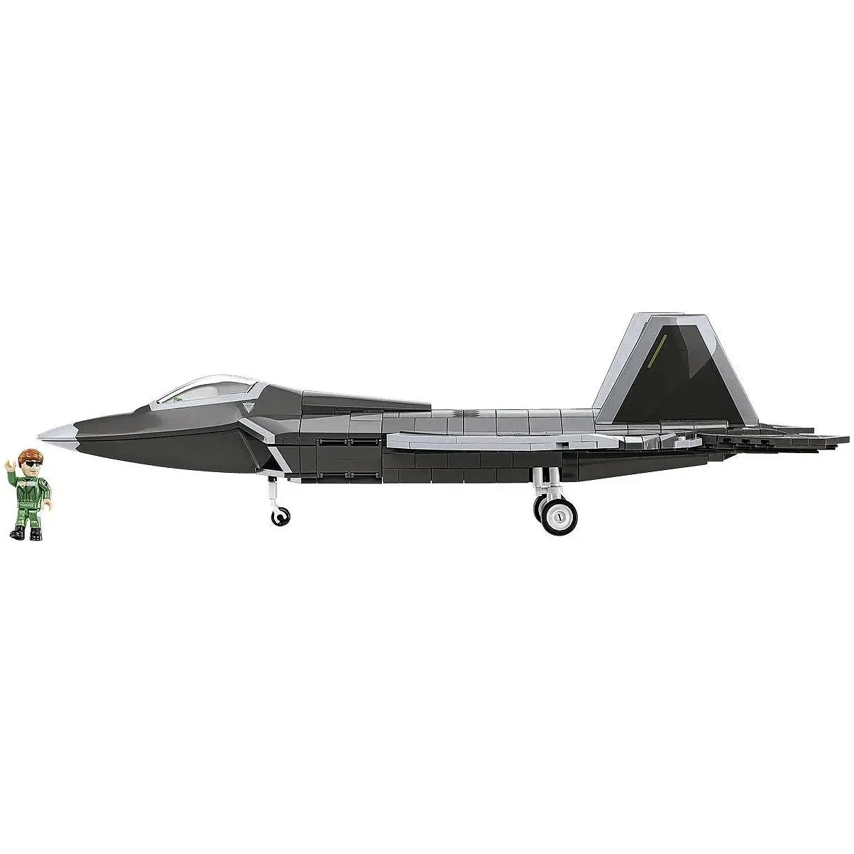 Graues Spielzeug-Kampfflugzeug mit einem Piloten als Spielfigur daneben