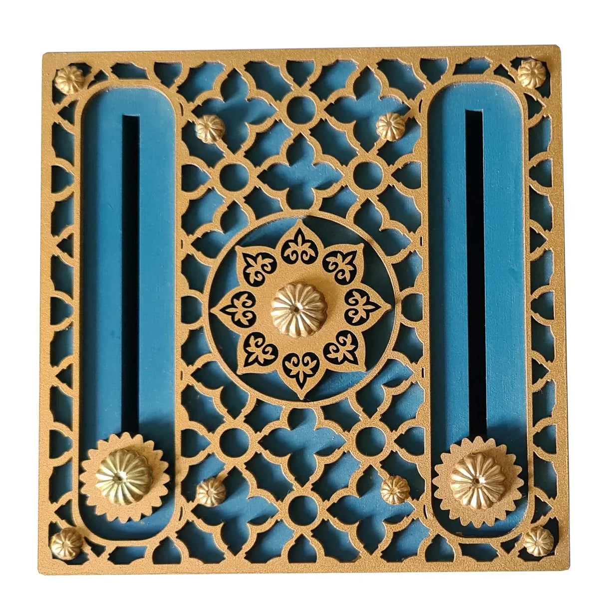 Quadratische goldene und blaue Holzplatte mit zwei Schlitzen und floralen Mustern