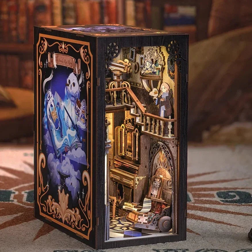 Beleuchtetes Bücherregal-Einsatz-Diorama mit einer Szene aus einem Zaubererhaus