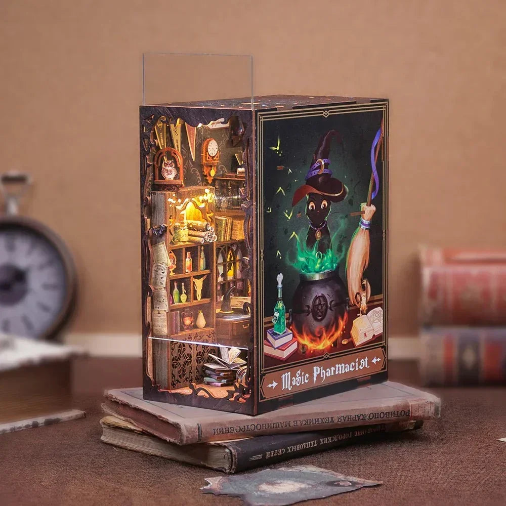 Miniatur-Bücherregal-Einsatz mit beleuchteter Apotheke und Hexenkatze