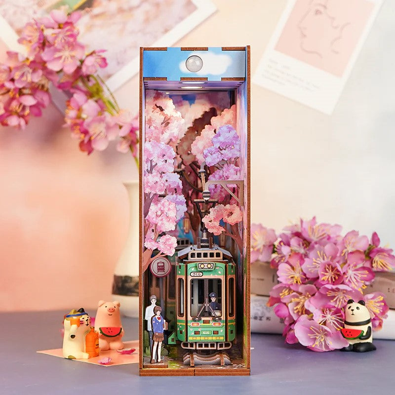 Sakura Travel - Book Nook