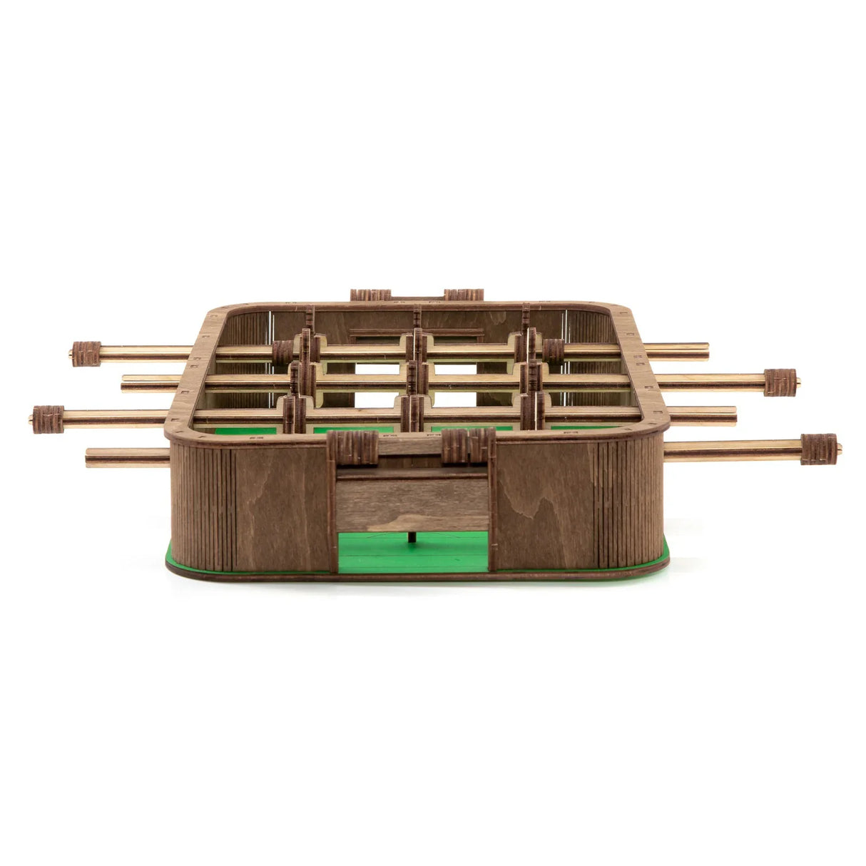 Tischfußballspiel aus Holz mit grüner Spielfläche