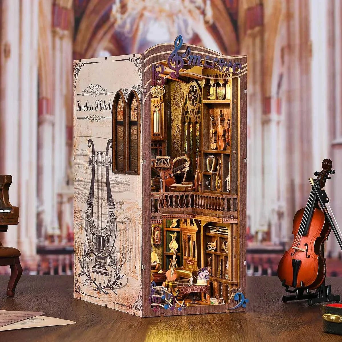 Bücherregal-Einsatz mit Musikzimmer-Diorama und Miniatur-Musikinstrumenten