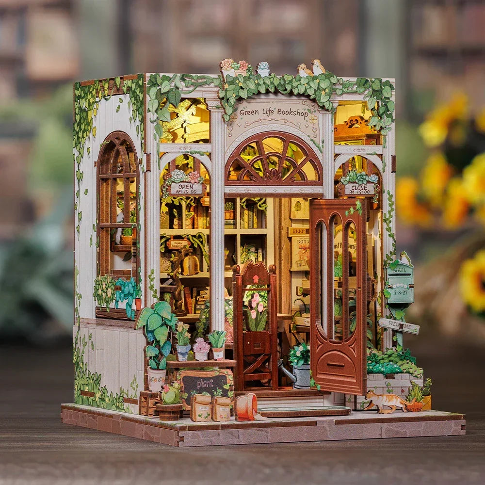 Miniatur-Buchhandlung mit Pflanzen und Schildern Green Life Bookshop