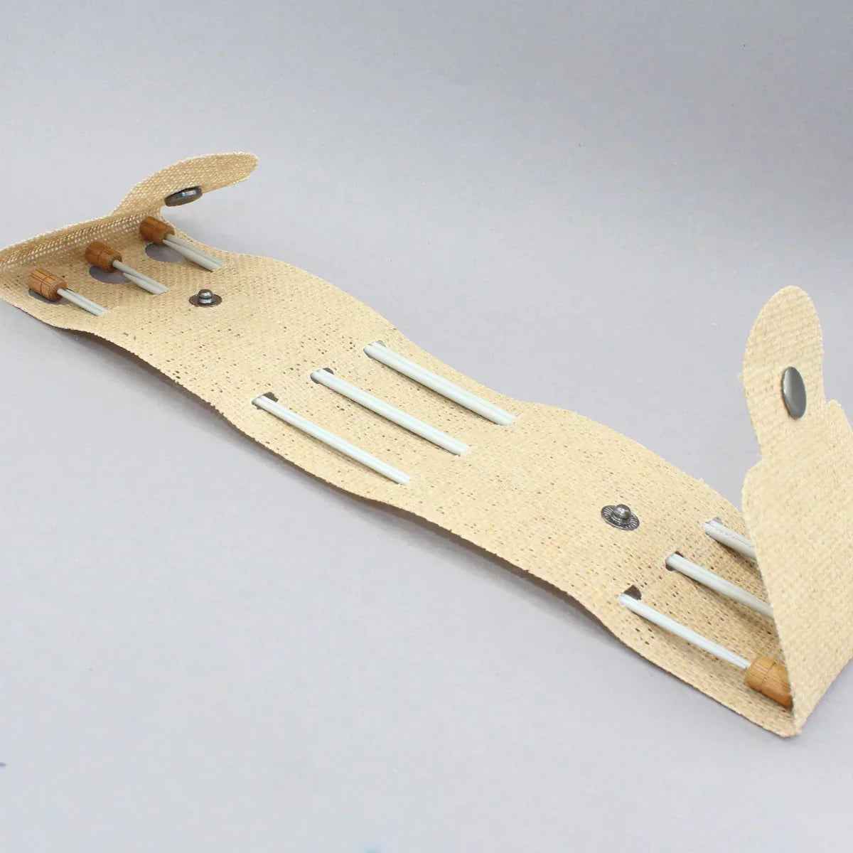 Ensemble d'aiguilles à tricoter de trois tailles différentes