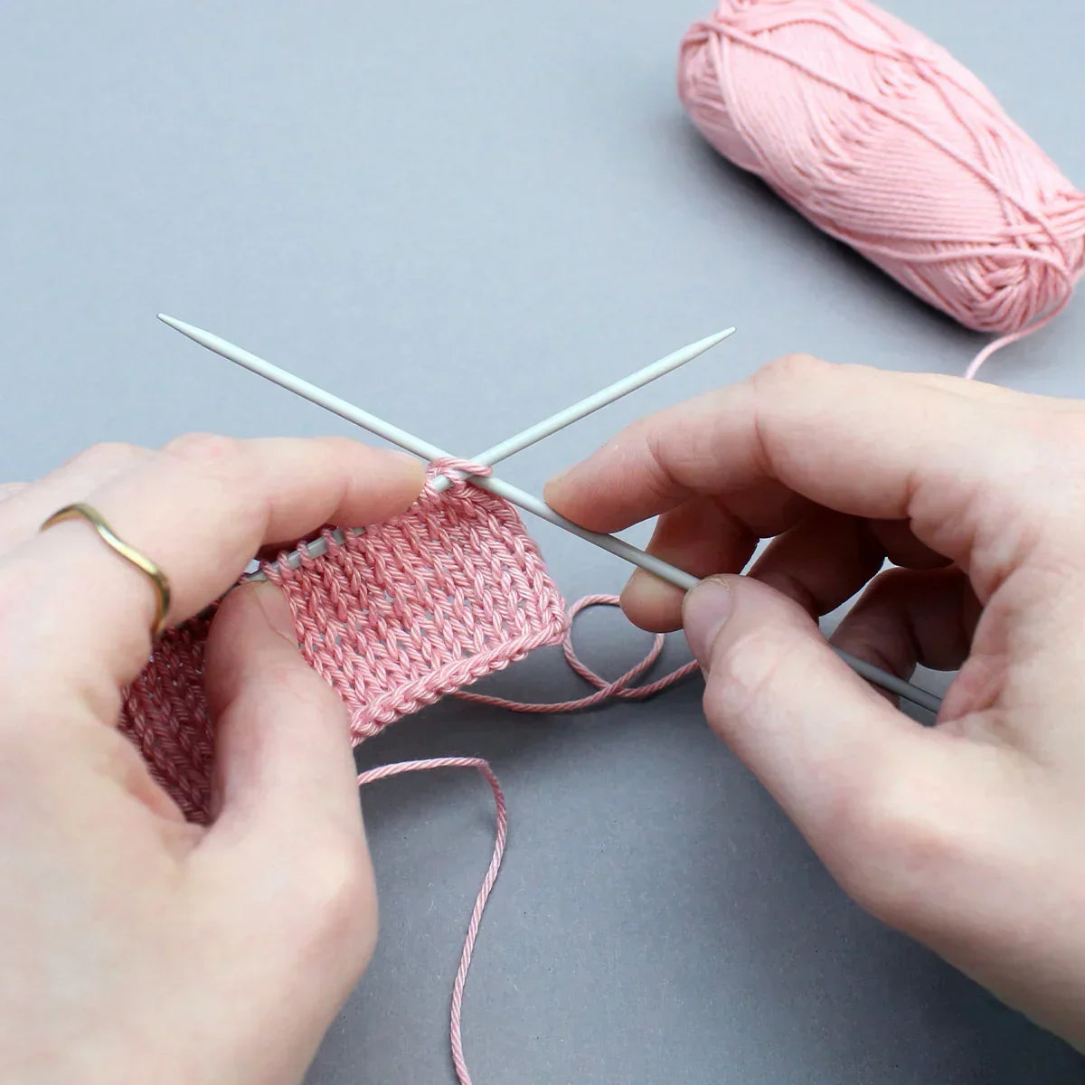 Ensemble d'aiguilles à tricoter de trois tailles différentes