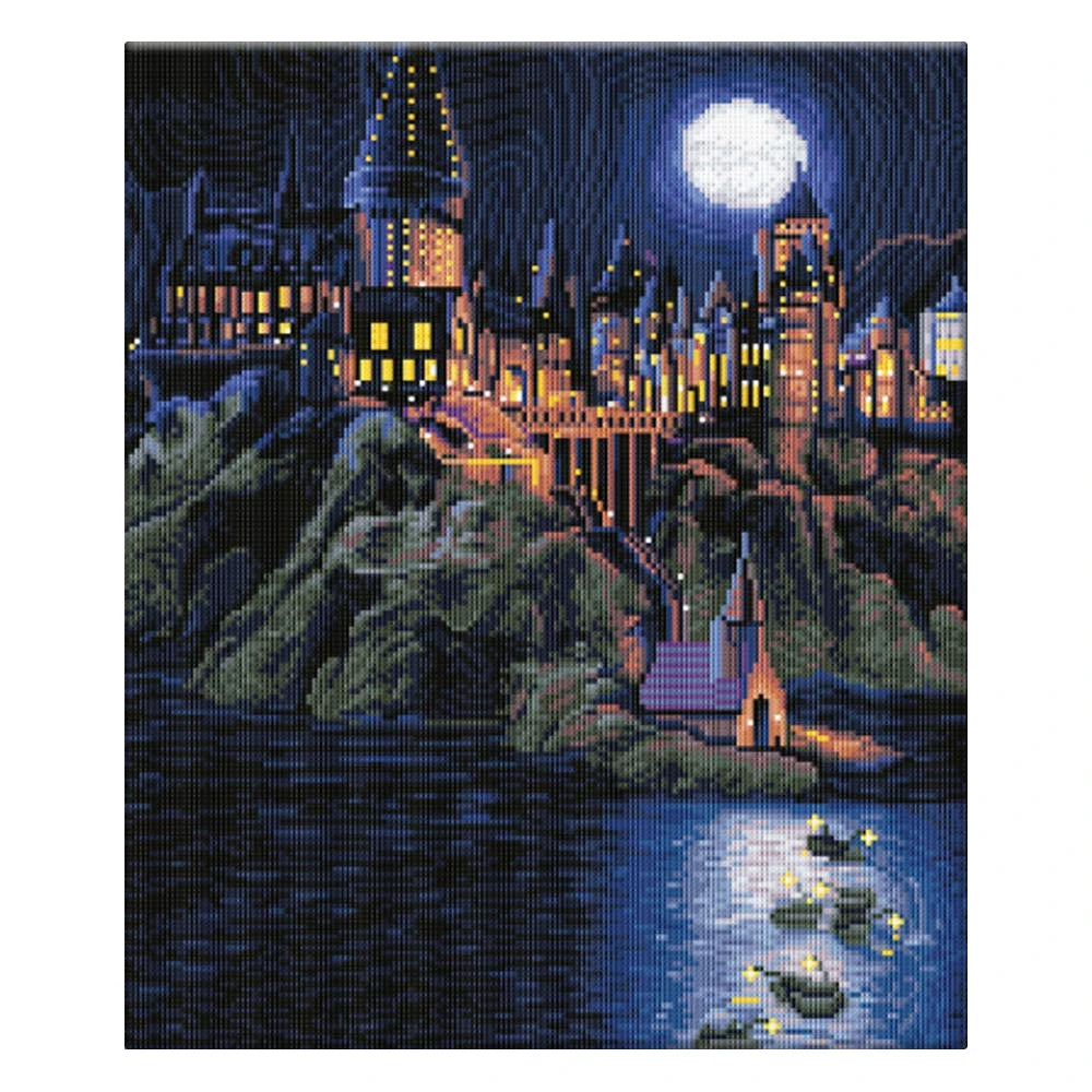 Harry Potter Bootsfahrt über den Schwarzen See Diamond Painting mit beleuchtetem Schloss Hogwarts bei Nacht und Vollmond