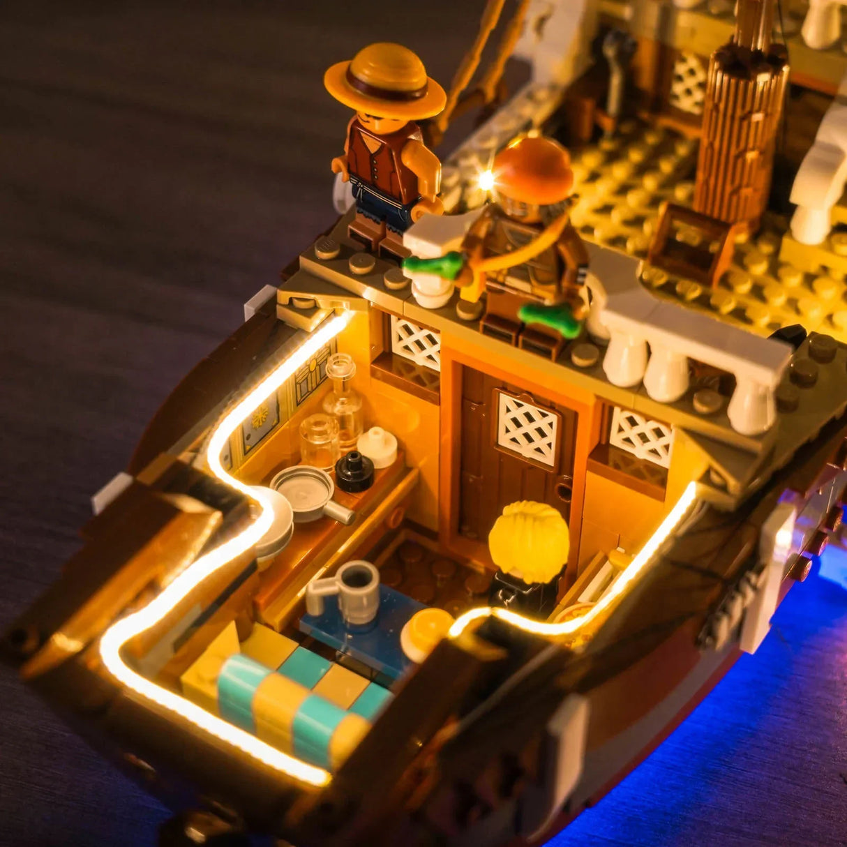 Ensemble de lumières LED pour LEGO One Piece : Le bateau pirate Flying Lamb (75639)