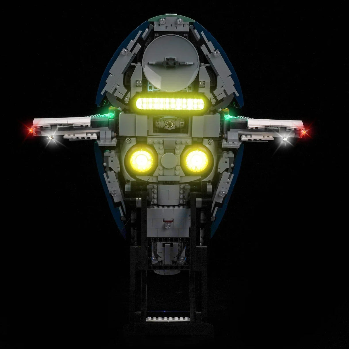 Beleuchtetes Lego Star Wars Raumschiff auf schwarzem Hintergrund