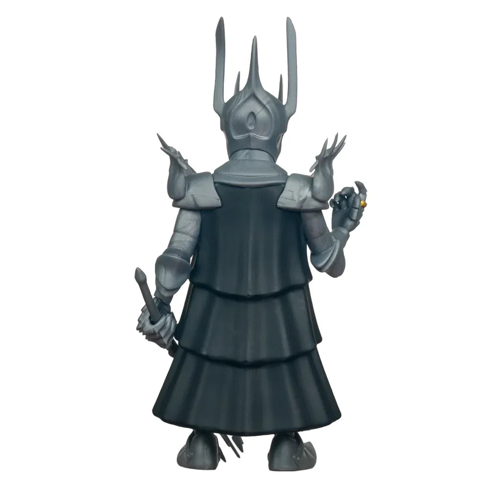 Rückansicht der Sauron-Figur mit Schwert und Ring