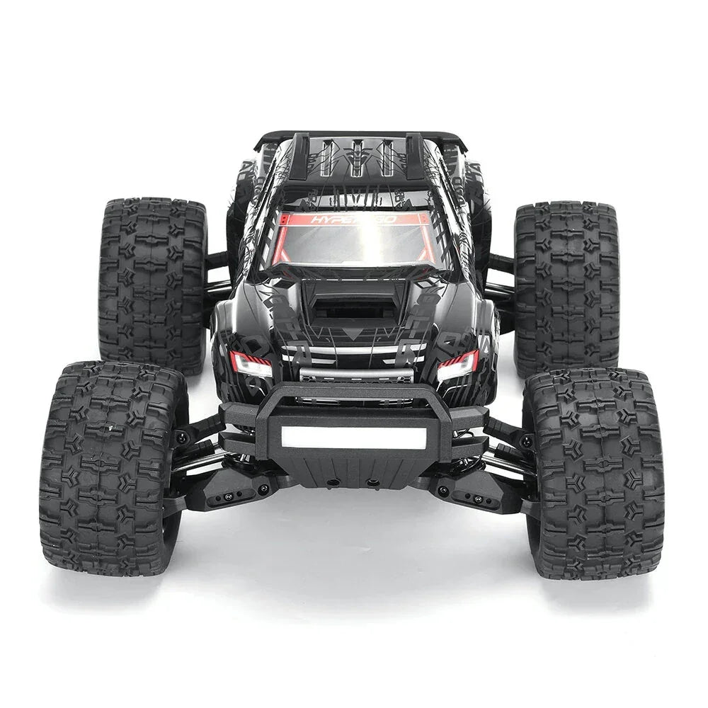 Schwarzer ferngesteuerter Monstertruck mit großen Reifen und rotem Akzent