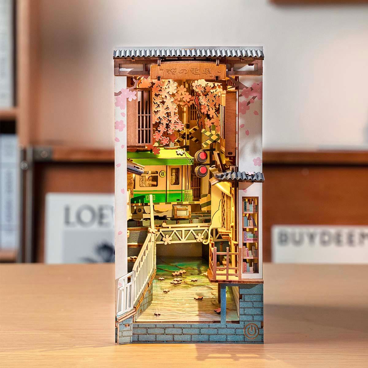 Sakura Densya - Book Nook