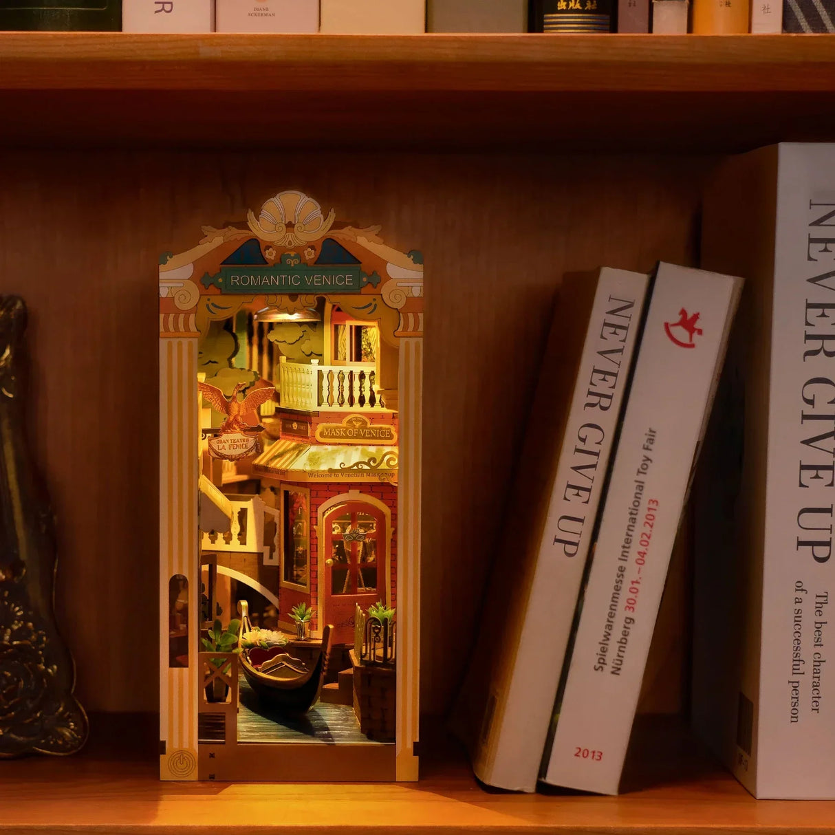 Romantic Venice - Book Nook