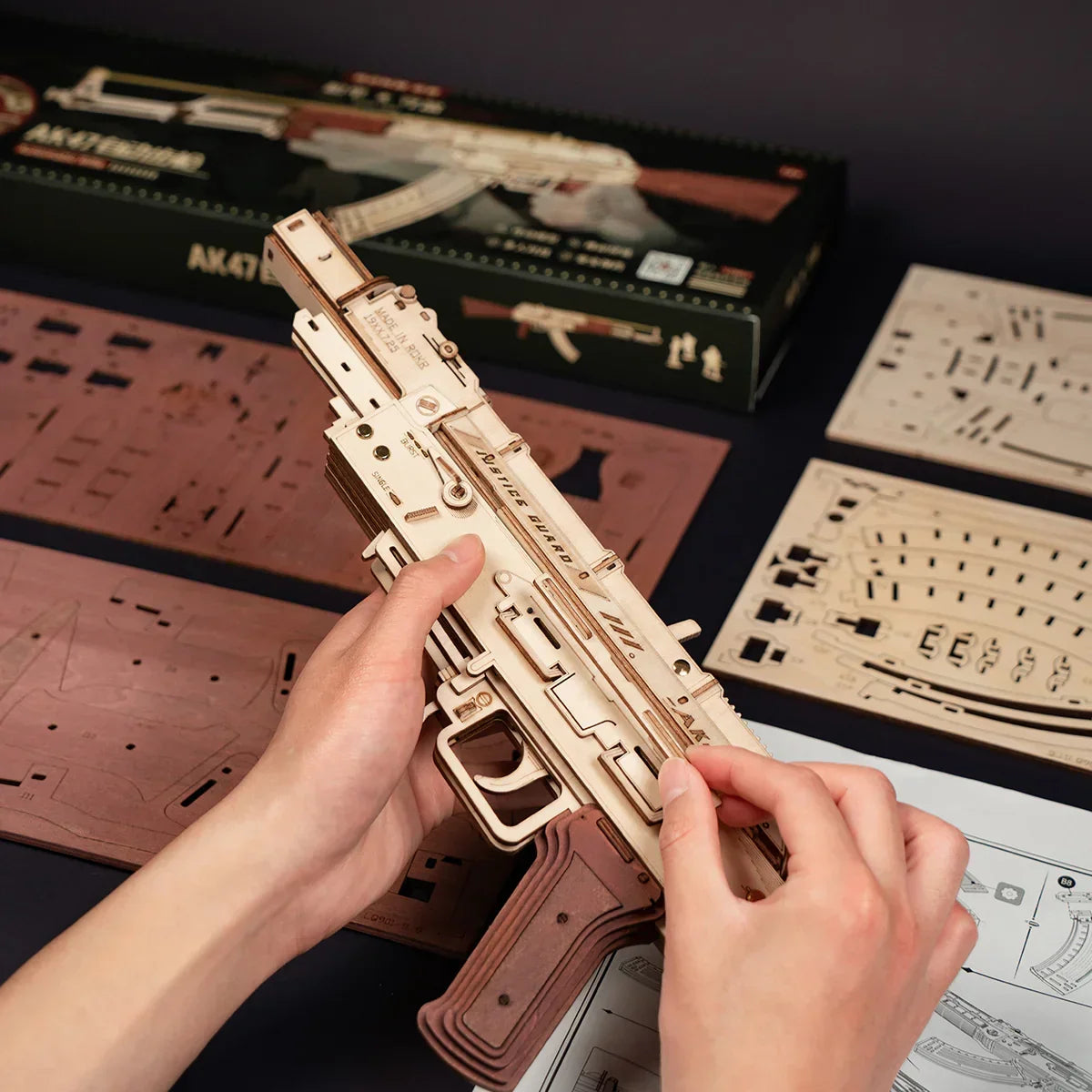 Fusil d'assaut AK-47 - Maquette en bois 3D