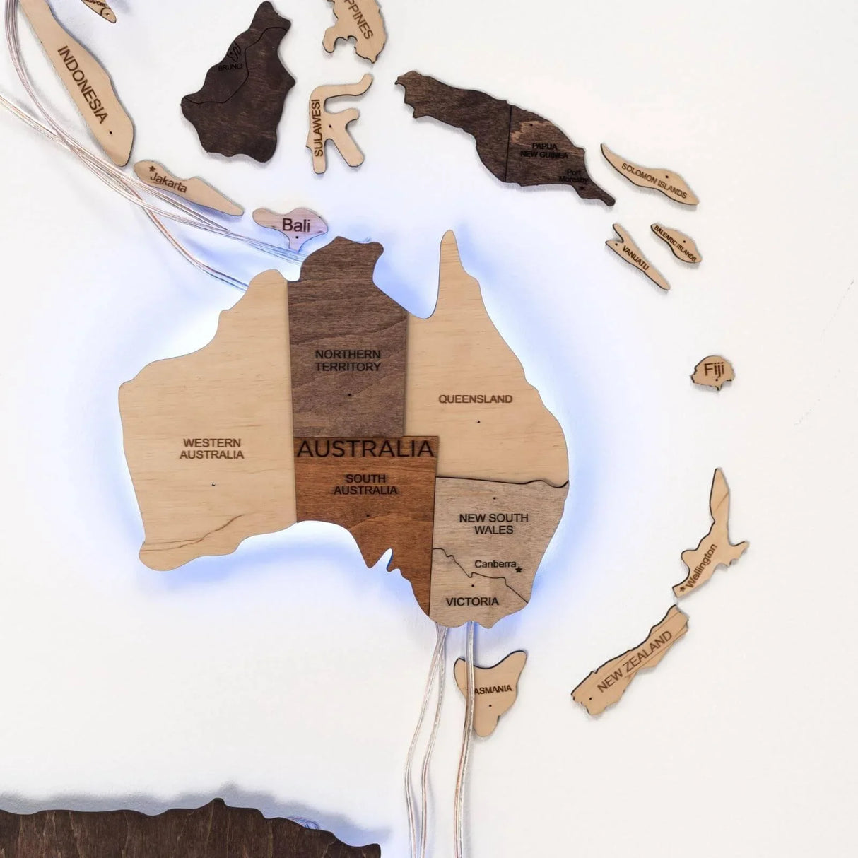 Carte du monde 3D en bois avec éclairage LED - décoration murale - multicolore / XL (120 x 200 cm)