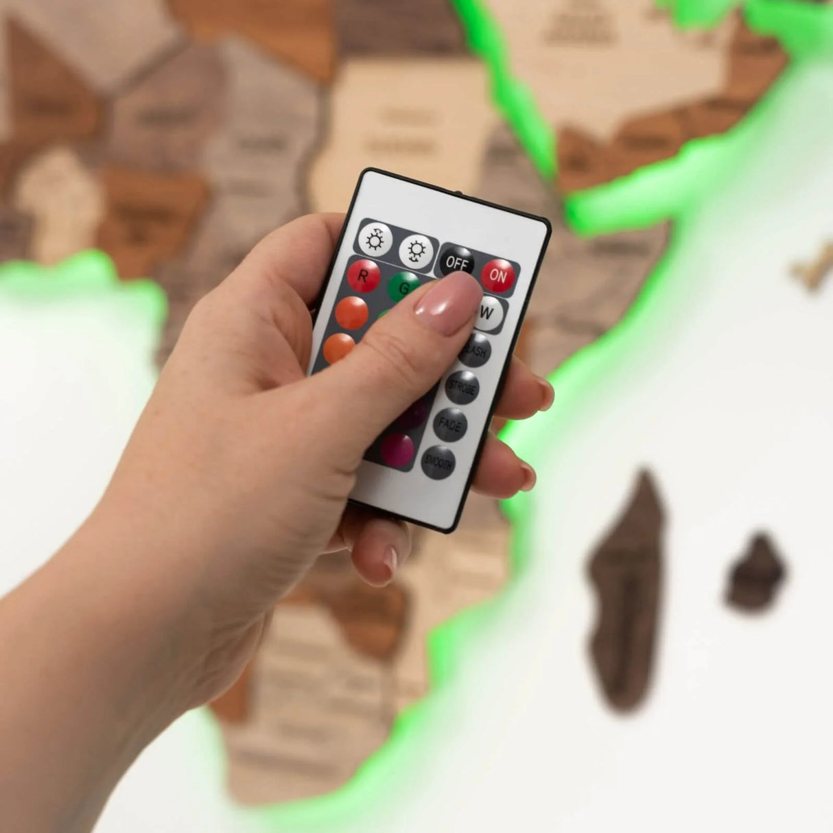 Carte du monde 3D en bois avec éclairage LED - décoration murale - multicolore / XL (120 x 200 cm)