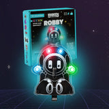 CircuitMess Wacky Robots Robby Bausatz mit leuchtendem Roboterbauteil vor der Produktverpackung