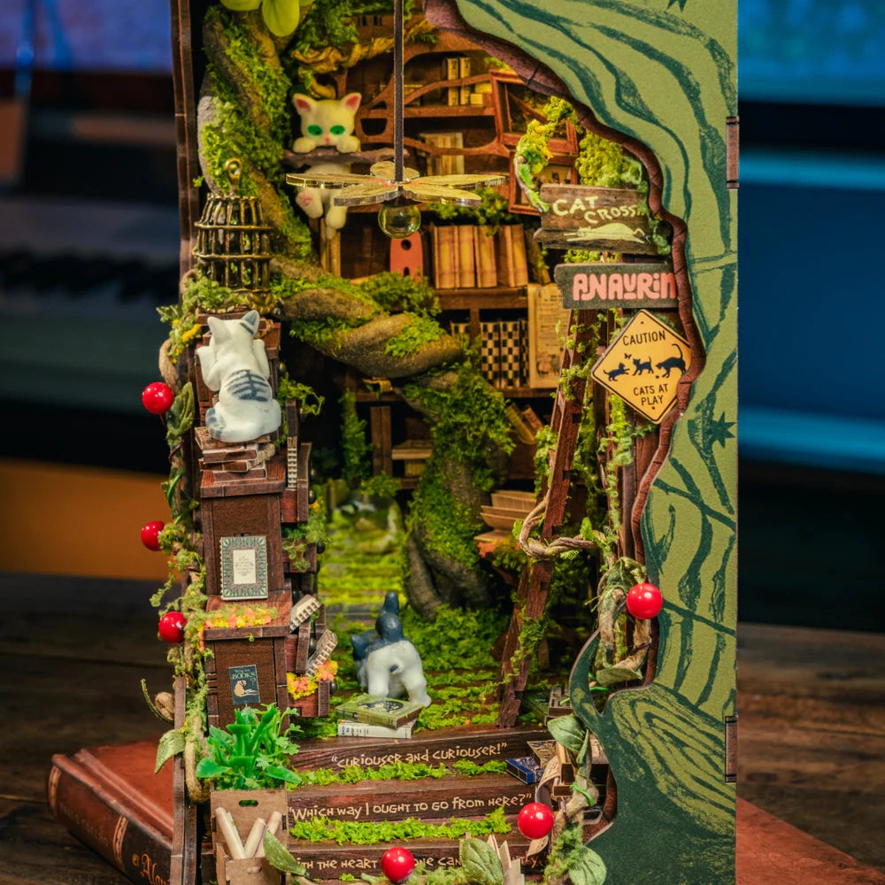 Cats Crossing - Book Nook