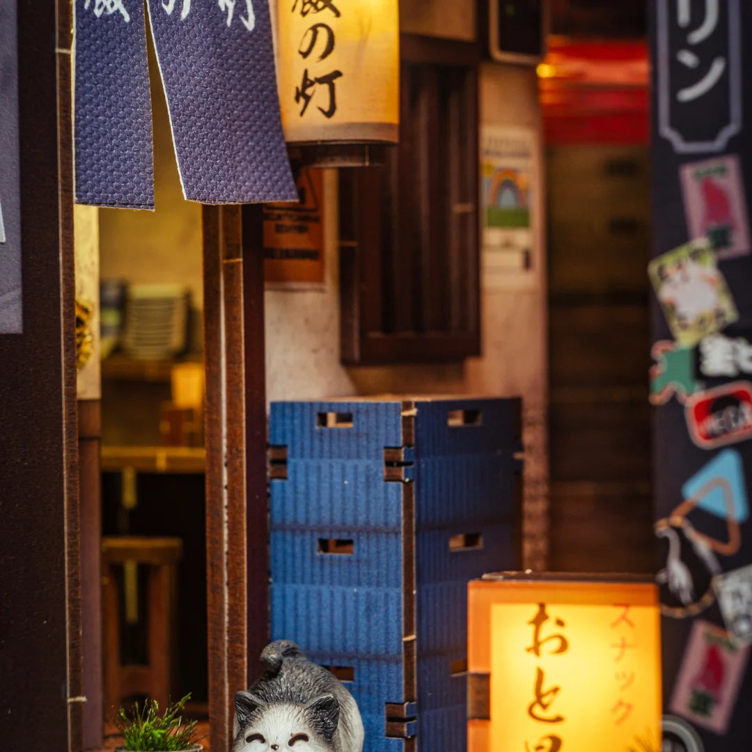 Golden Gai (Shinjuku, Tokyo) - Book Nook