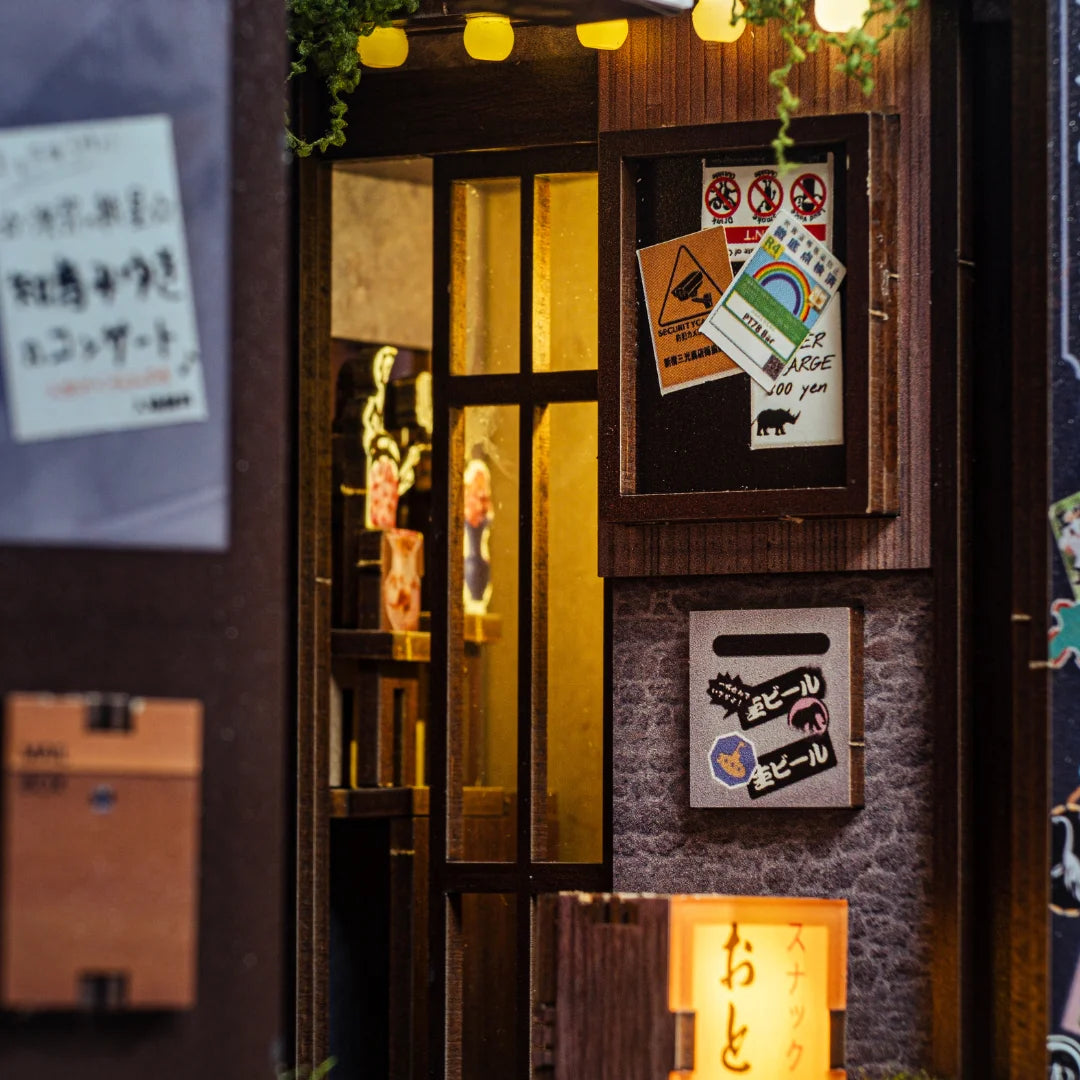 Golden Gai (Shinjuku, Tokyo) - Book Nook