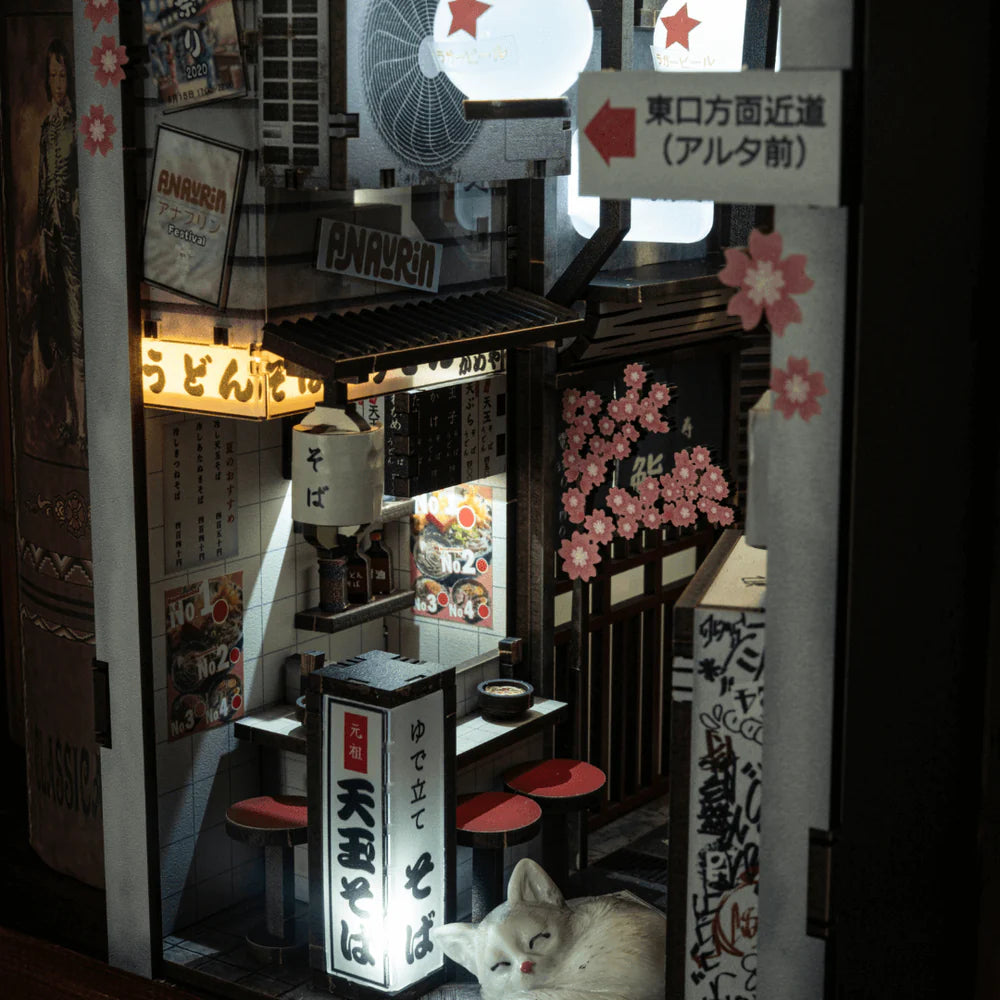 Omoide Yokocho - Book Nook