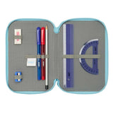 Offenes Federmäppchen mit Stiften, Bleistift, Radiergummi, Lineal und Winkelmesser