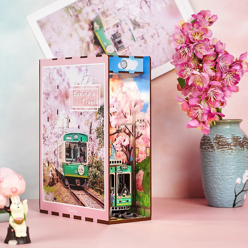 Sakura Travel - Book Nook