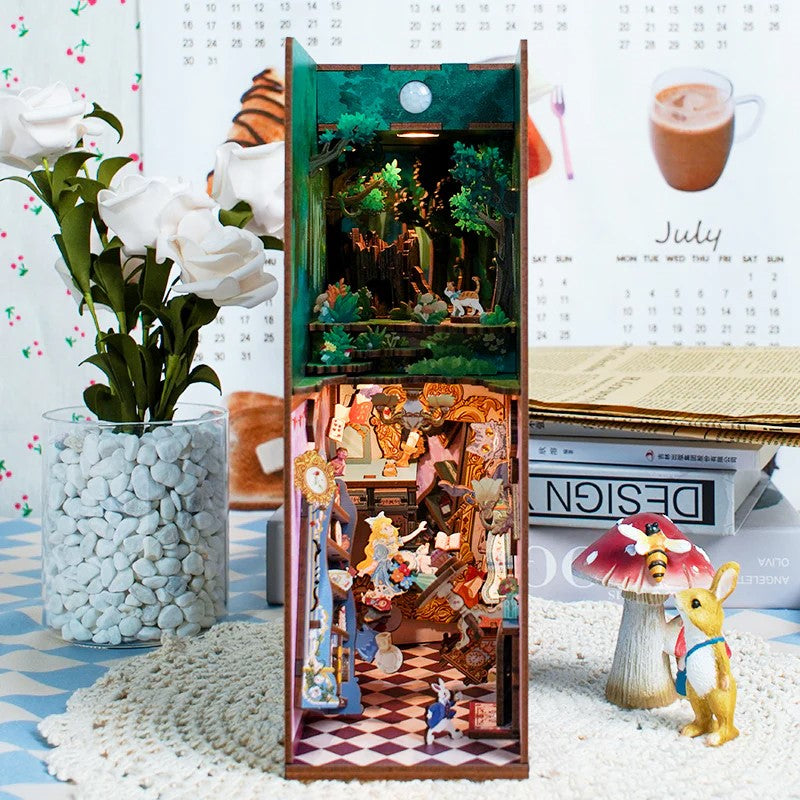 Alice in Wonderland - Book Nook