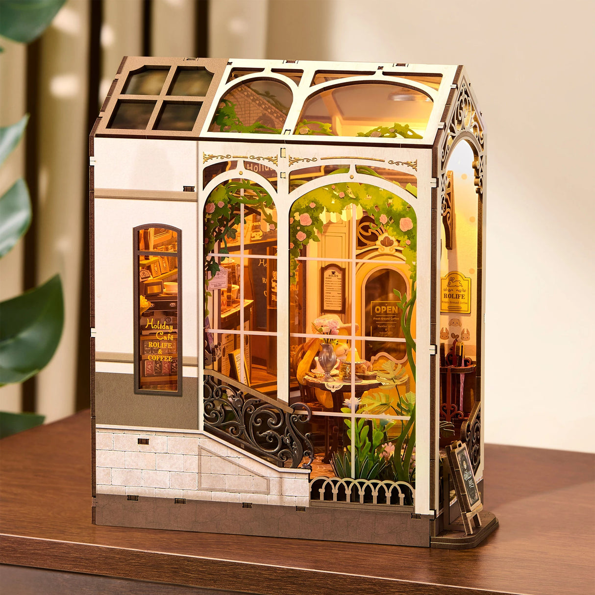 Holiday Café - Book Nook