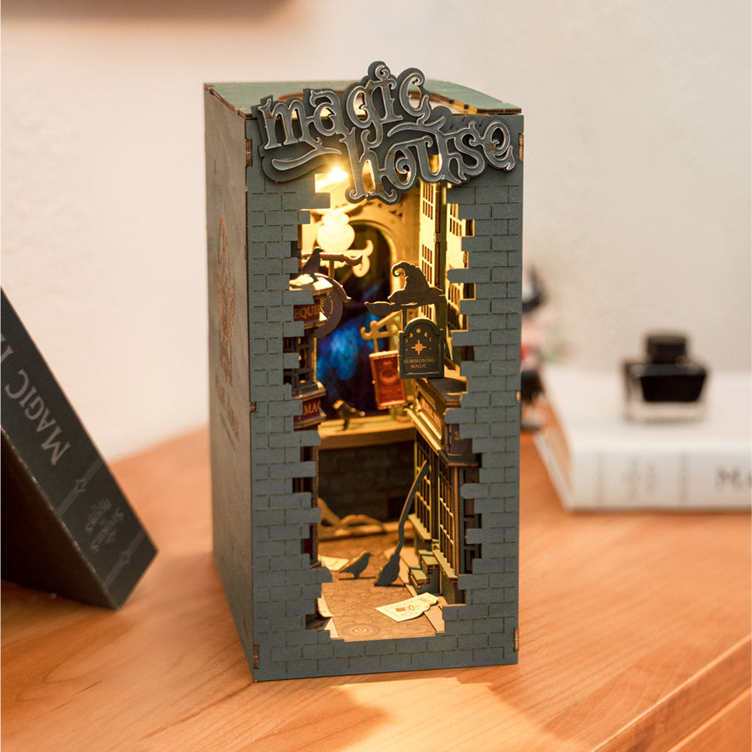Magic House - Book Nook