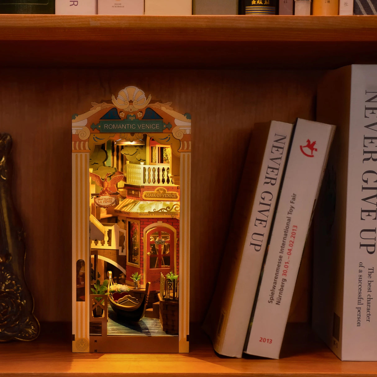 Romantic Venice - Book Nook