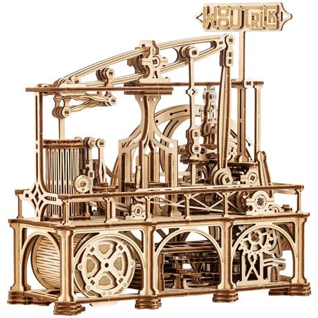 WoodTrick Dampfmaschine 18. Jh. Holzmodell mit Schwungrad, Zahnrädern und Kesselwerk in perspektivischer Ansicht