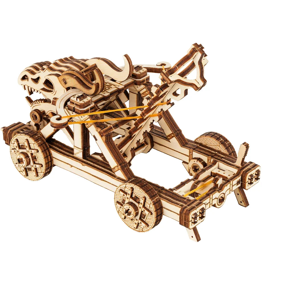 WoodTrick Dragonskull Katapult Holzmodell mit Drachenkopf und Rädern in kompletter Seitenansicht