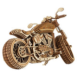 WoodTrick Motorrad Iron Pony Holzmodell in perspektivischer Frontansicht mit detailliertem Tank und Motor