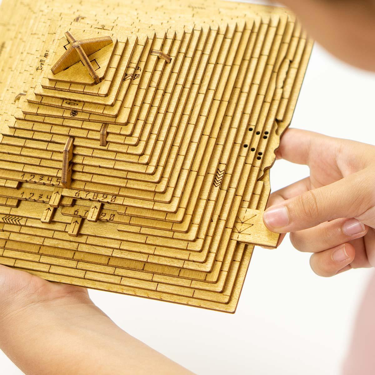 Geduldspiel Geschenkbox Quest Pyramide Escape Welt